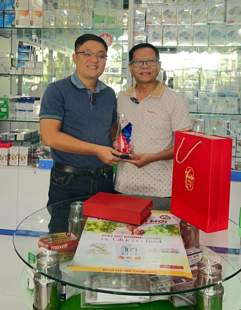 Tặng quà khách hàng vật tư y tế miền nam