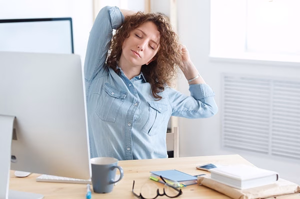 Đai kéo giãn cột sống lưng Yuminami 9 Người bị đau lưng do ngồi lâu