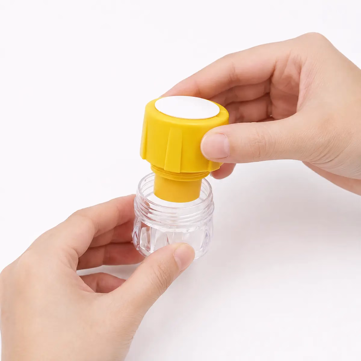 Dụng Cụ Nghiền Cắt Đựng Thuốc MIDAMEC 6 Cận cảnh cấu tạo ren xoắn ốc trợ lực của dụng cụ nghiền thuốc MIDAMEC